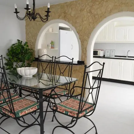 Гостевой дом Tango House Арона