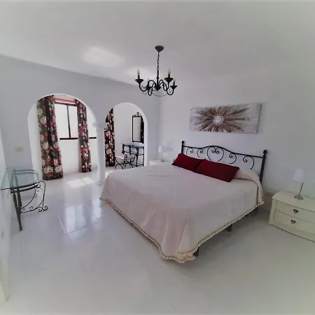 Tango House Pensionat *